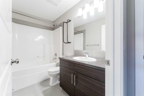 349-130 New Brighton Way Se, Calgary, AB - Indoor Photo Showing Bathroom