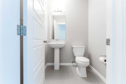 349-130 New Brighton Way Se, Calgary, AB - Indoor Photo Showing Bathroom