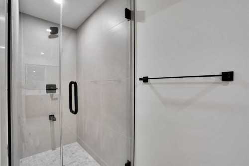 287 Waterford Road, Chestermere, AB - Indoor Photo Showing Bathroom