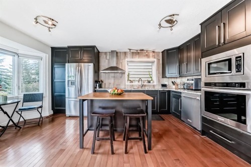 15 Hawkcliff Way Nw, Calgary, AB 