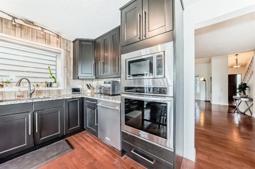 15 Hawkcliff Way Nw, Calgary, AB 