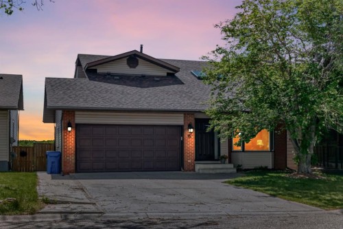 15 Hawkcliff Way Nw, Calgary, AB 