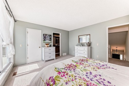 15 Hawkcliff Way Nw, Calgary, AB 