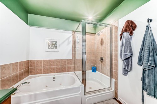 15 Hawkcliff Way Nw, Calgary, AB 
