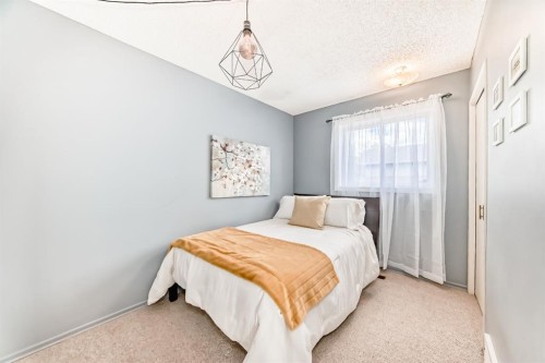 15 Hawkcliff Way Nw, Calgary, AB 