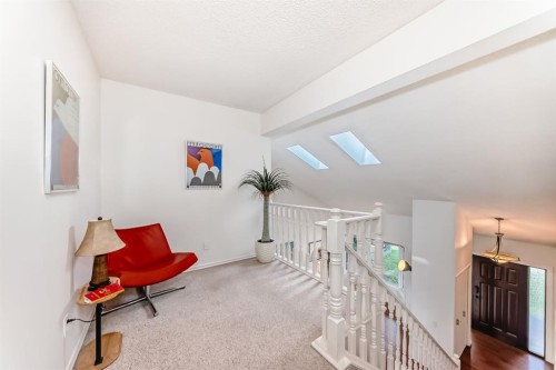 15 Hawkcliff Way Nw, Calgary, AB 