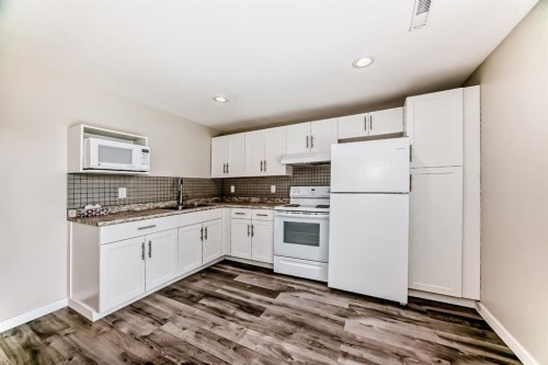 15 Hawkcliff Way Nw, Calgary, AB 
