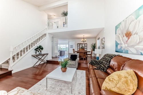 15 Hawkcliff Way Nw, Calgary, AB 