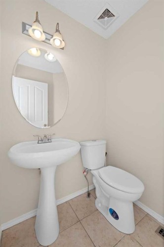 642 Citadel Drive Nw, Calgary, AB - Indoor Photo Showing Bathroom