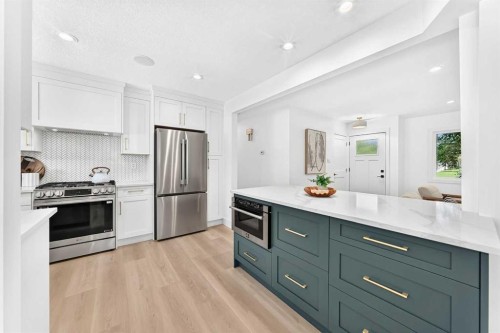 4139 Bowlen Street, Calgary, AB - Indoor Photo Showing Kitchen With Upgraded Kitchen