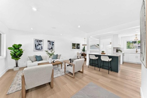 4139 Bowlen Street, Calgary, AB - Indoor Photo Showing Living Room