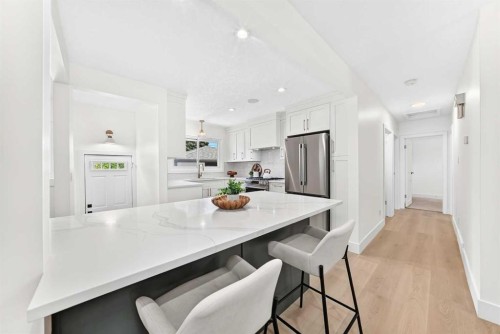4139 Bowlen Street, Calgary, AB - Indoor Photo Showing Kitchen With Upgraded Kitchen