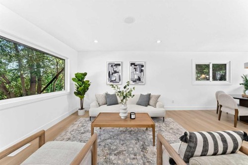 4139 Bowlen Street, Calgary, AB - Indoor Photo Showing Living Room