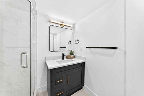4139 Bowlen Street, Calgary, AB - Indoor Photo Showing Bathroom