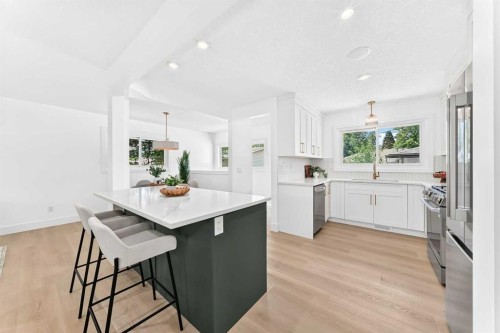 4139 Bowlen Street, Calgary, AB - Indoor Photo Showing Kitchen With Upgraded Kitchen