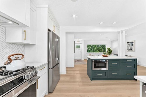 4139 Bowlen Street, Calgary, AB - Indoor Photo Showing Kitchen With Upgraded Kitchen
