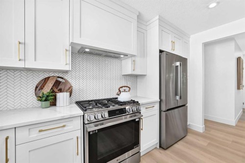 4139 Bowlen Street, Calgary, AB - Indoor Photo Showing Kitchen With Upgraded Kitchen