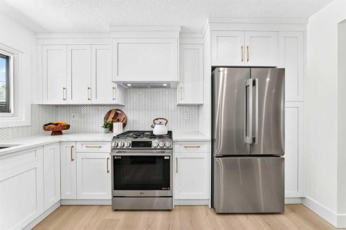 4139 Bowlen Street, Calgary, AB - Indoor Photo Showing Kitchen With Upgraded Kitchen