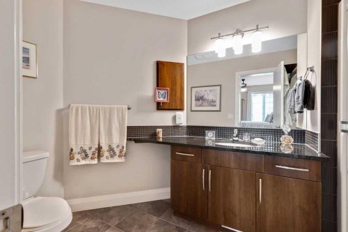 2110-15 Sunset Square, Cochrane, AB - Indoor Photo Showing Bathroom