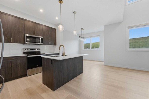 3085 Key Drive Sw, Airdrie, AB - Indoor Photo Showing Kitchen With Upgraded Kitchen