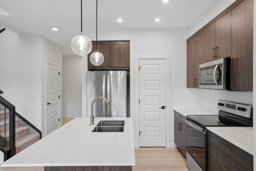 3085 Key Drive Sw, Airdrie, AB - Indoor Photo Showing Kitchen With Double Sink With Upgraded Kitchen