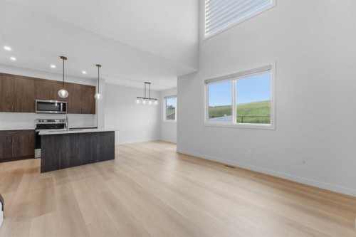 3085 Key Drive Sw, Airdrie, AB - Indoor Photo Showing Kitchen