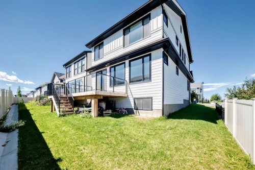 8 West Grove Link Sw, Calgary, AB 