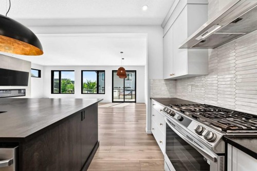 8 West Grove Link Sw, Calgary, AB 