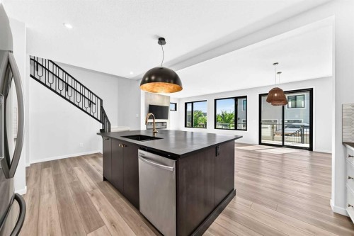 8 West Grove Link Sw, Calgary, AB 