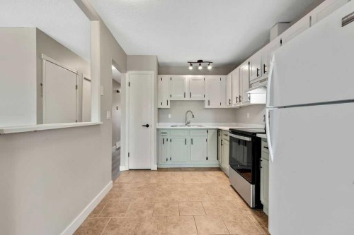 5 Templemont Road Ne, Calgary, AB - Indoor Photo Showing Kitchen