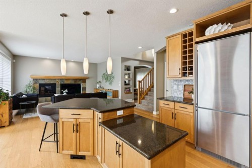 92 Discovery Ridge Circle Sw, Calgary, AB - Indoor Photo Showing Kitchen With Upgraded Kitchen