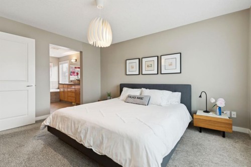 92 Discovery Ridge Circle Sw, Calgary, AB - Indoor Photo Showing Bedroom