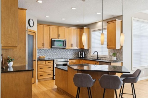 92 Discovery Ridge Circle Sw, Calgary, AB - Indoor Photo Showing Kitchen With Upgraded Kitchen
