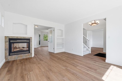 763 Stonehaven Drive, Carstairs, AB - Indoor Photo Showing Living Room With Fireplace