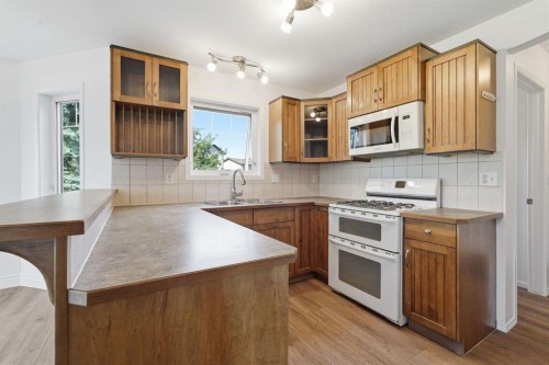 763 Stonehaven Drive, Carstairs, AB - Indoor Photo Showing Kitchen With Double Sink