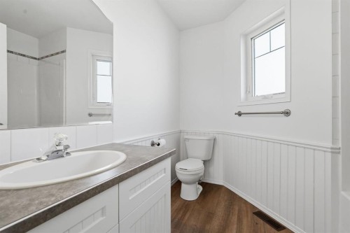 763 Stonehaven Drive, Carstairs, AB - Indoor Photo Showing Bathroom
