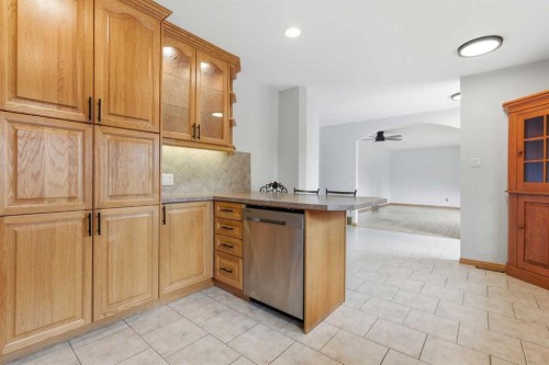7403 20 Street Se, Calgary, AB - Indoor Photo Showing Kitchen