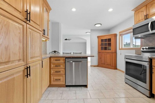 7403 20 Street Se, Calgary, AB - Indoor Photo Showing Kitchen