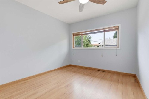 7403 20 Street Se, Calgary, AB - Indoor Photo Showing Other Room