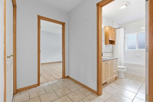 7403 20 Street Se, Calgary, AB - Indoor Photo Showing Bathroom