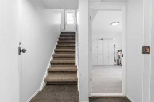7403 20 Street Se, Calgary, AB - Indoor Photo Showing Other Room