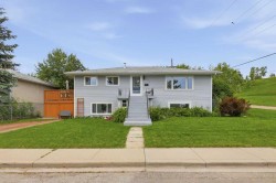 7403 20 Street SE Calgary, AB T2C 0P9