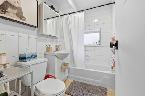 7403 20 Street Se, Calgary, AB - Indoor Photo Showing Bathroom