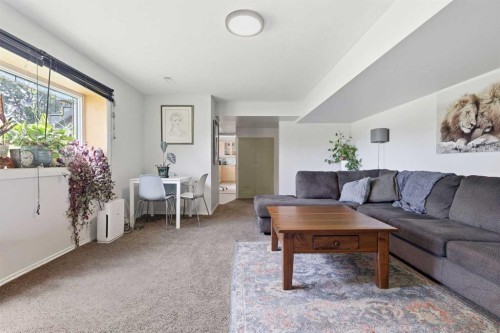 7403 20 Street Se, Calgary, AB - Indoor Photo Showing Living Room