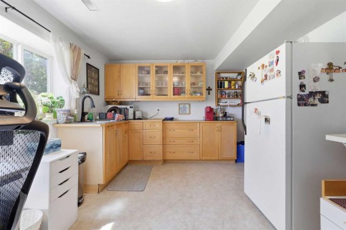 7403 20 Street Se, Calgary, AB - Indoor Photo Showing Kitchen