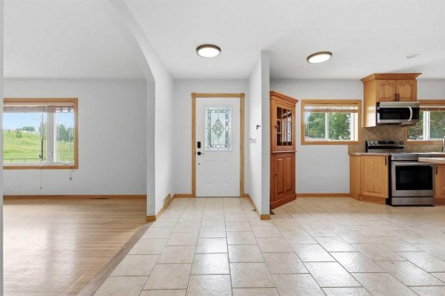 7403 20 Street Se, Calgary, AB - Indoor Photo Showing Kitchen