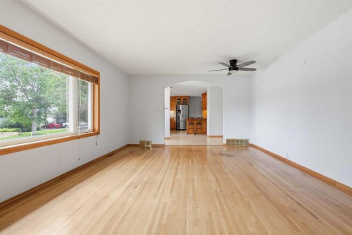 7403 20 Street Se, Calgary, AB - Indoor Photo Showing Other Room