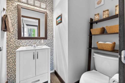 102 Panatella Hill Nw, Calgary, AB - Indoor Photo Showing Bathroom
