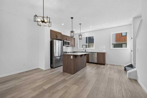 405-81 Midtown Boulevard Sw, Airdrie, AB - Indoor Photo Showing Kitchen With Upgraded Kitchen