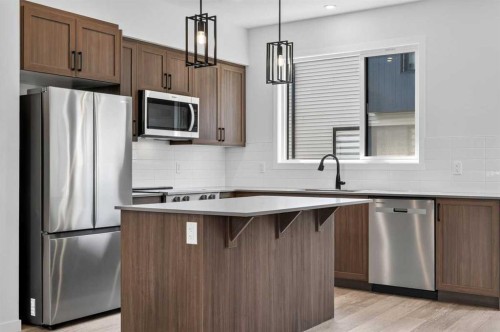405-81 Midtown Boulevard Sw, Airdrie, AB - Indoor Photo Showing Kitchen With Upgraded Kitchen